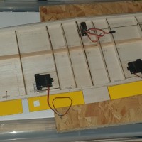 expr   wing with servos installed