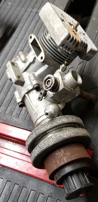 micro mold lark 2 25   engine before cleanup