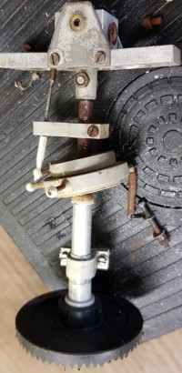 micro mold lark 2 25   main rotor drive and swashplate